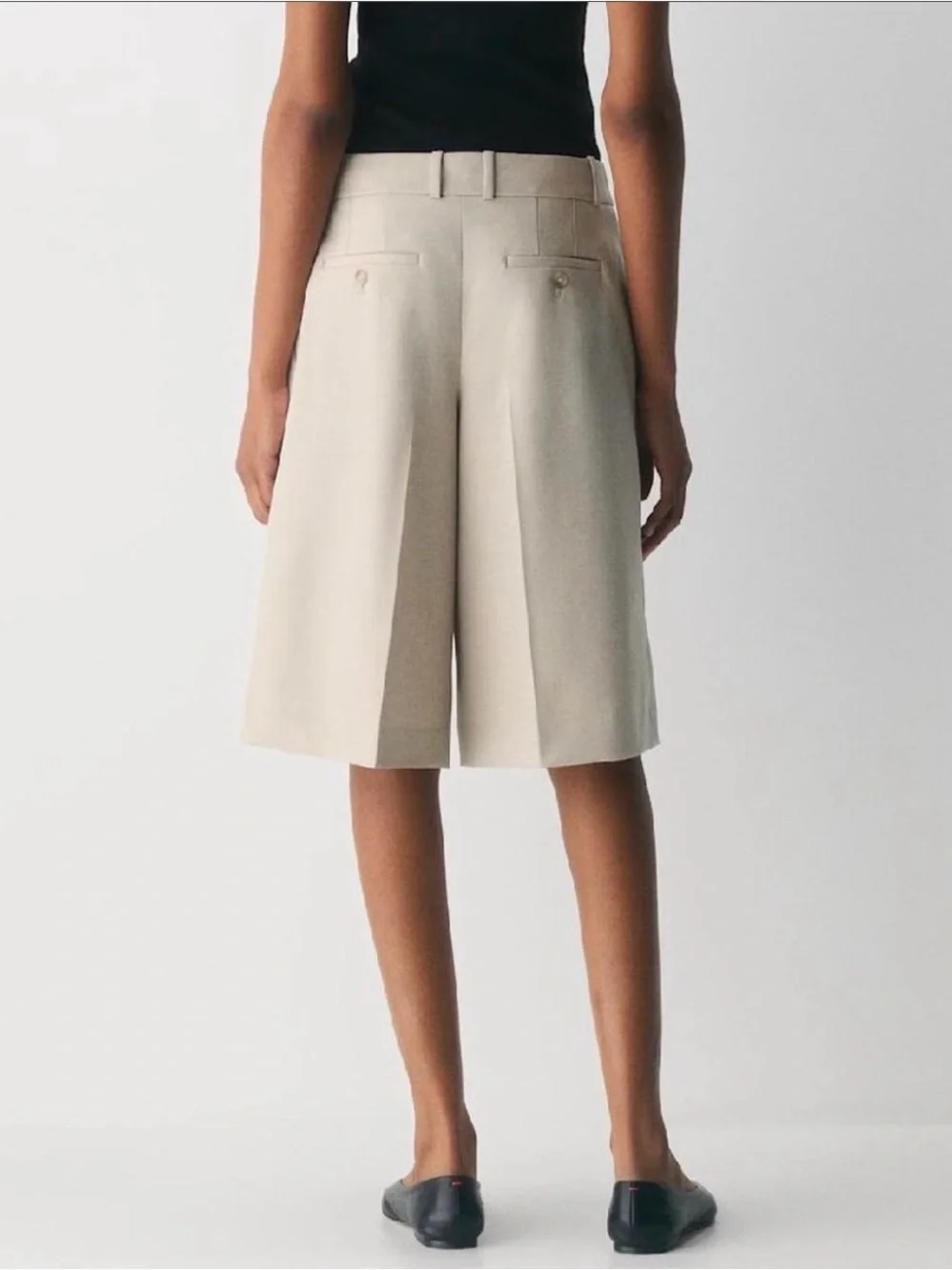 Aritzia Touchpoint Shorts - Picture 2 of 6